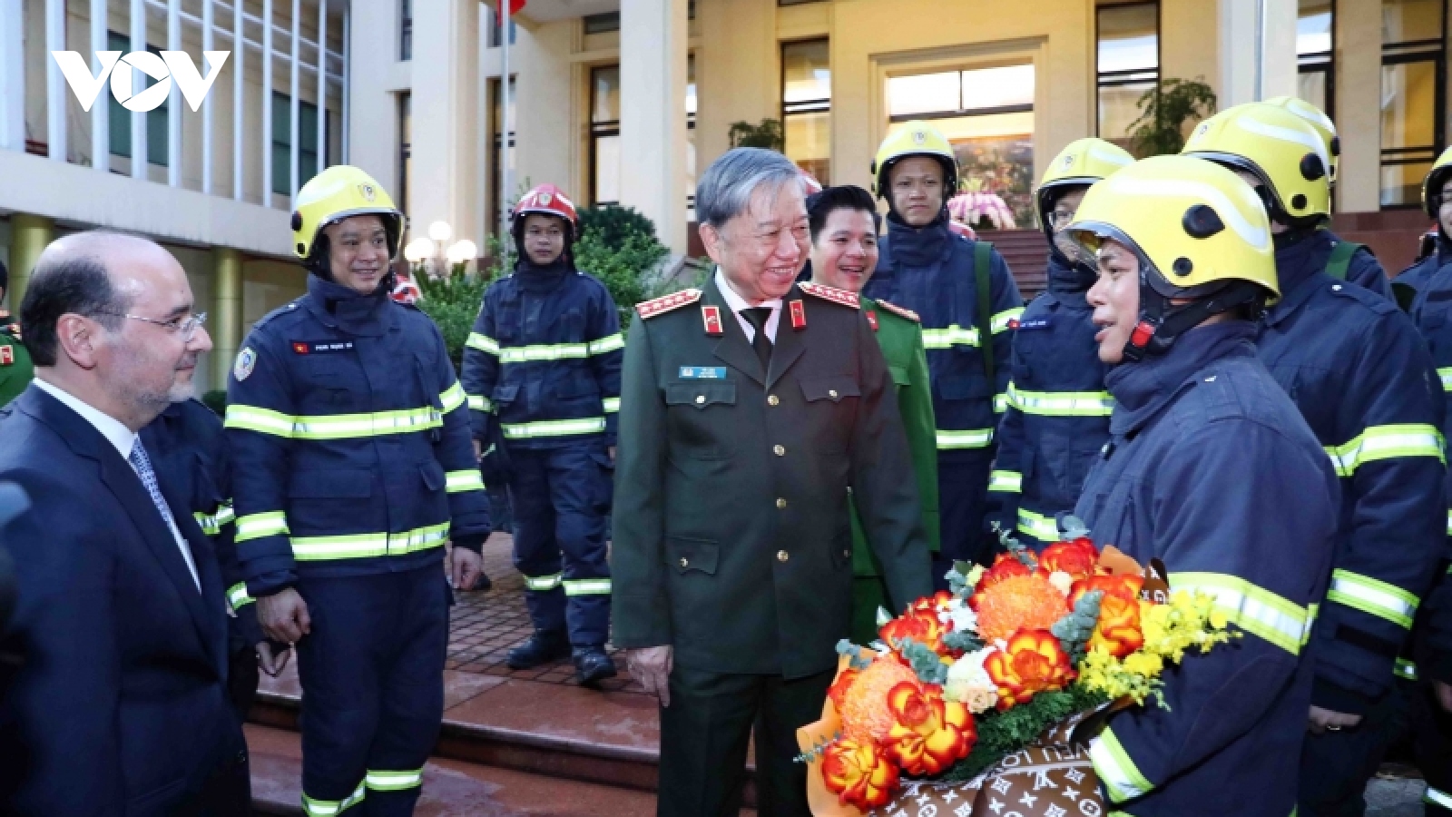 Đoàn cán bộ chiến sĩ Việt Nam lên đường tham gia cứu nạn động đất tại Thổ Nhĩ Kỳ